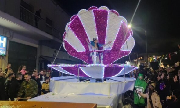 Και το Αγρίνιο θέλει να καθιερώσει μια νέα εποχή σε ό,τι αφορά το Καρναβάλι με το Παναιτωλιώτικο να μετρά τέσσερα σερί χρόνια και εκατοντάδες συμμετέχοντες.