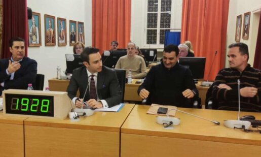 Στο Δημοτικό Συμβούλιο Αγρινίου την 3η Φεβρουαρίου Πετράκης και Αποστόλου τοποθετήθηκαν λεπτομερώς για τη φωτιά στη Στοά Παπαγιάννη και την Οδό Κύπρου.