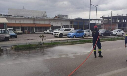 Τροχαίο ατύχημα σημειώθηκε νωρίς το απόγευμα της 19ης Φεβρουαρίου στην Εθνική Οδό - Κινητοποίηση της Πυροσβεστικής Υπηρεσίας Αγρινίου για τον καθαρισμό του οδοστρώματος.