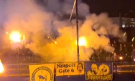 Η Θύρα 6 αργά το βράδυ της 16ης Φεβρουαρίου βρέθηκε στο Γήπεδο του Παναιτωλικού με αναμμένους πυρσούς για την απώλεια του 38χρονου Βάιου Μουτόπουλου.