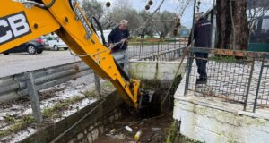 Ο Αντιδήμαρχος Αγρινίου, Γιάννης Βασιλείου, αναφέρθηκε μέσω των Social Media στην υπερχείλιση ρεμάτων σε Ζευγαράκι και Κάτω Κεράσοβο καθώς και στα προβλήματα στο οδικό δίκτυο.