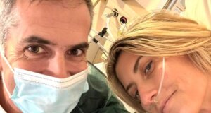 Ο Κώστας Μπακογιάννης με ανάρτησή του στα Social Media έκανε γνωστό πως η Σία πήρε επιτέλους εξιτήριο ενώ τόνισε πως «δεν είμαστε άτρωτοι, δεν είμαστε από ατσάλι».