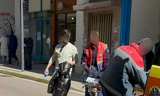 Ηλικιωμένος νωρίς το μεσημέρι της 26ης Φεβρουαρίου 2026 μεταφέρθηκε στο Νοσοκομείο Αγρινίου μετά από πτώση στο κέντρο της πόλης.