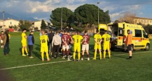 Στο ντέρμπι παραμονής της Ε.Π.Σ. Αιτωλοακαρνανίας σημειώθηκε μια σύγκρουση με αποτέλεσμα δύο παίκτες από το Γήπεδο να οδηγηθούν στο Νοσοκομείο Αγρινίου για προληπτικές εξετάσεις.