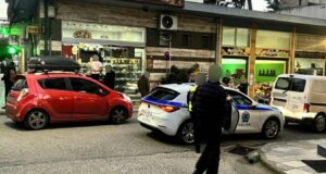 Αναστάτωση σημειώθηκε στη Μητρόπολη Αγρινίου λίγο μετά τις 6 το απόγευμα καθώς ανήλικο παρασύρθηκε μετά από τροχαίο, το παρέλαβε ασθενοφόρο του Ε.Κ.Α.Β.