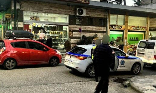 Αναστάτωση σημειώθηκε στη Μητρόπολη Αγρινίου λίγο μετά τις 6 το απόγευμα καθώς ανήλικο παρασύρθηκε μετά από τροχαίο, το παρέλαβε ασθενοφόρο του Ε.Κ.Α.Β.