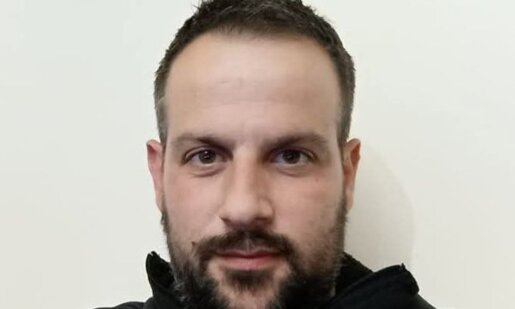 Η Θύρα 6 πενθεί, ο Παναιτωλικός πενθεί, τα Τριανταίικα Αγρινίου πενθούν - «Ο Βάιος Μουτόπουλος θα τραγουδά περήφανα με τα αδέρφια μας εκεί ψηλά!».