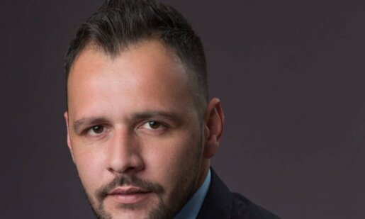 Ο Νίκος Βαμβακάς είναι άλλος ένας Αντιδήμαρχος του Αγρινίου που πενθεί κι αυτό γιατί έφυγε από τη ζωή ένα πολύ αγαπημένο πρόσωπο, ο πατέρας του.