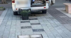 Ο Δήμος Αγρινίου εξέδωσε ανακοίνωση το μεσημέρι της 14ης Μαρτίου με αφορμή την επαναλαμβανόμενη φθορά στο επιδαπέδιο σιντριβάνι λέγοντας πως «θα αποδοθούν ευθύνες».