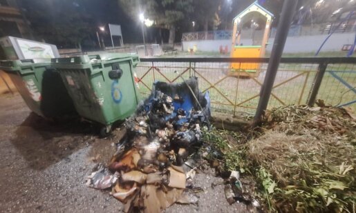 Στο Αγρίνιο αργά το βράδυ της Πέμπτης, 12 Μαρτίου 2026 άγνωστοι έβαλαν φωτιά σε κάδους απορριμμάτων στην περιοχή του Αγίου Χριστοφόρου.