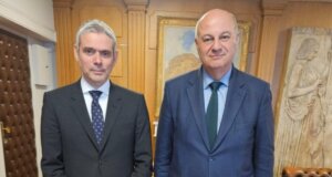 Ο Κώστας Καραγκούνης σε συνάντηση που είχε με τον Κώστα Τσιάρα πρότεινε την Ίδρυση Σχολής Επαγγελμάτων Κρέατος στο Αγρίνιο.