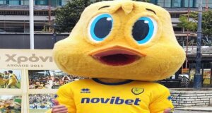 100 Χρόνια Παναιτωλικός και ο Πανέτος η μασκότ της Αγρινιώτης Π.Α.Ε. βρέθηκε από το πρωί της Δευτέρας (16/03) στο στο επετειακό περίπτερο στην Πλατεία Δημοκρατίας!