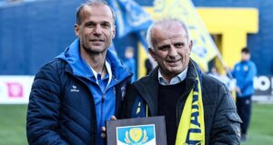 Μέσω... Άγγελου Μπασινά ο Αμφιλοχιώτης Χρήστος Πρίτσας και η Κηφισιά τίμησαν το απόγευμα της 9ης Μαρτίου 2026 στο Αγρίνιο τον Παναιτωλικό για τα 100 Χρόνια!