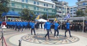 Στο Αγρίνιο την 25η Μαρτίου του 2026 πραγματοποιήθηκε η μεγάλη Μαθητική Παρέλαση στην Πλατεία Δημοκρατίας με τη συμμετοχή του Παναιτωλικού για τα 100 Χρόνια.