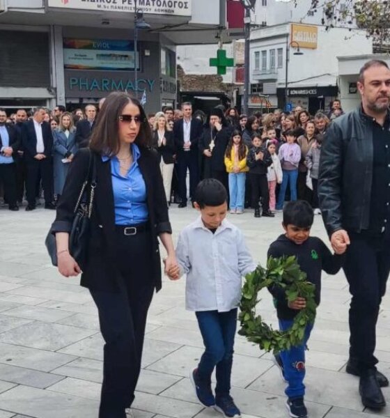 Στο Αγρίνιο και φέτος την Παραμονή της 25ης Μαρτίου τελέστηκε επιμνημόσυνη δέηση και μετά ακολούθησε κατάθεση στεφάνων στο μνημείο, στην Πλατεία «Μαρίας Δημάδη».