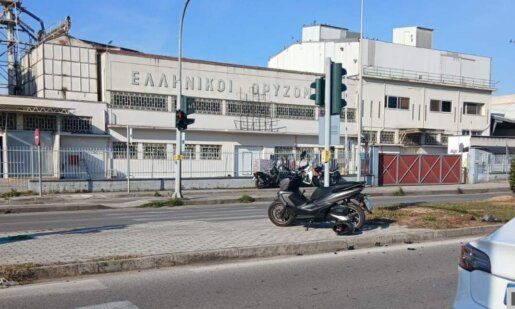 Άλλο ένα τροχαίο ατύχημα σημειώθηκε στο Αγρίνιο, αυτή τη φορά το πρωί της 26ης Μαρτίου ένα δίκυκλο συγκρούστηκε με αγροτικό κοντά στον Κόμβο του Αγίου Δημητρίου.