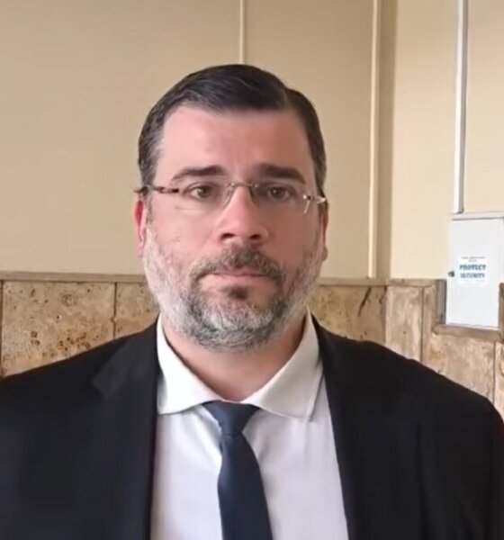 Στο Αγρίνιο το πρωί της 31ης Μαρτίου παραδόθηκε παρουσία του Δικηγόρου του Χρήστου Τσιμπούκη ο 16χρονος για την επίθεση στον συνομήλικό του.