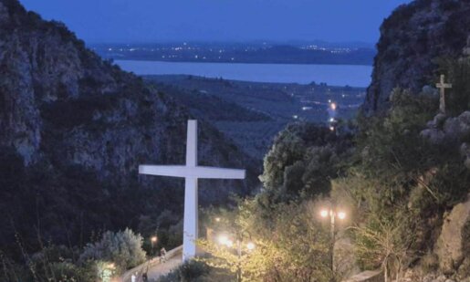 Στην Ιερά Μονή της Αγίας Ελεούσας στην Κλεισούρα Ι.Π. Μεσολογγίου από την παραμονή της Εορτής ανηφόρισε πλήθος προσκυνητών, όπως συνηθίζεται κάθε χρόνο.