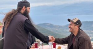 Στον Alpha TV την Κυριακή του Θωμά, 19 Απριλίου 2026 και ώρα 20:00 η εκπομπή «Akis’ Food Tour» και ο Άκης Πετρετζίκης μας ταξιδεύουν στη Ναύπακτο!