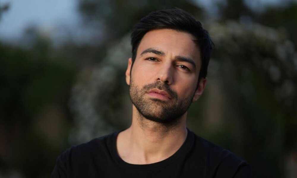 Ύστερα από 5 σεζόν στο Mega Channel οι Ανδρέας Γεωργίου, Βάνα Δημητρίου και Κούλλης Νικολάου επιστρέφουν στον ΣΚΑΪ με τις «Μπλε Ώρες» και το «Αντώνιος και Κλεοπάτρα».