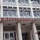 Οι Δικαστικοί Υπάλληλοι Αγρινίου προχώρησαν το πρωί της Τετάρτης, 29 Απριλίου 2026 σε διακοπή εργασιών για δύο ώρες με αφορμή την επίθεση στο Πρωτοδικείο Αθηνών.