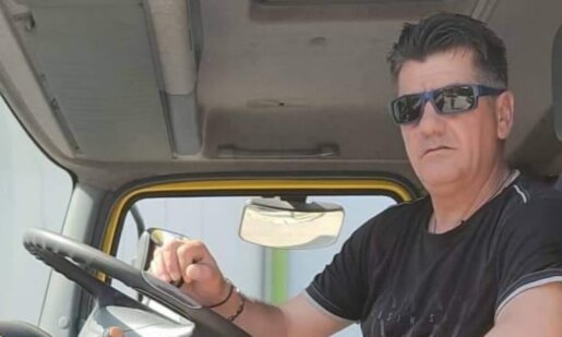 Ο Λάμπρος Μπενέκος του Κωνσταντίνου άφησε προ ημερών την τελευταία του πνοή και την Τρίτη, 28 Απριλίου 2026 στην Μπαμπίνη Ξηρομέρου θα πουν το τελευταίο «αντίο» στον 56χρονο.