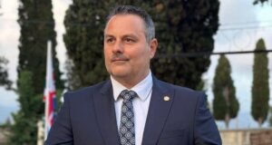 Ο Δήμαρχος Ι.Π. Μεσολογγίου, Σπύρος Διαμαντόπουλος, εξέδωσε ανακοίνωση κάνοντας λόγο για ψεύτικο προφίλ που έχει δημιουργηθεί με το όνομά του και την εικόνα του.