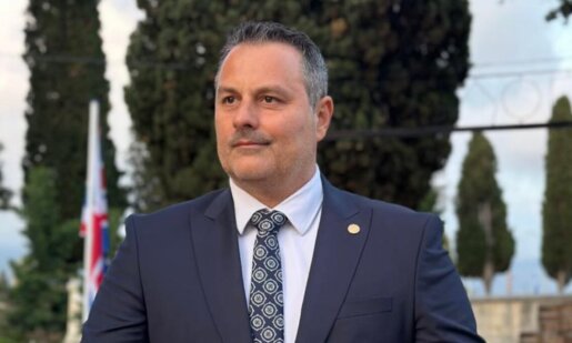 Ο Δήμαρχος Ι.Π. Μεσολογγίου, Σπύρος Διαμαντόπουλος, εξέδωσε ανακοίνωση κάνοντας λόγο για ψεύτικο προφίλ που έχει δημιουργηθεί με το όνομά του και την εικόνα του.