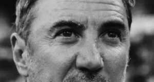 Ο Παλαίμαχος Ποδοσφαιριστής Στέφανος Μπορμπόκης έφυγε από τη ζωή σε ηλικία 59 ετών βυθίζοντας -ανήμερα του Μεγάλου Σαββάτου- άπαντες στο πένθος.