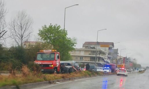 Τροχαίο σημειώθηκε νωρίς το πρωί της Πέμπτης (02/04) κοντά στο Δημοτικό Αθλητικό Κέντρο Αγρινίου και ένα όχημα Οδικής Βοήθειας βρέθηκε στο σημείο για να απομακρύνει άλλο Ι.Χ.