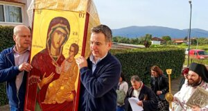 Ο Ιερός Ναός Αγίας Βαρβάρας Αγρινίου ήταν ανοιχτός από νωρίς το πρωί της 14ης Απριλίου με αφορμή τη Λιτάνευση της Εικόνας της Παναγίας Πορταΐτισσας.