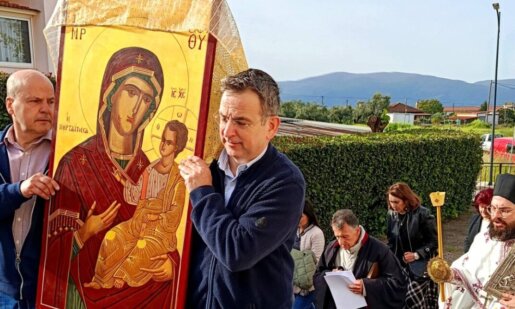 Ο Ιερός Ναός Αγίας Βαρβάρας Αγρινίου ήταν ανοιχτός από νωρίς το πρωί της 14ης Απριλίου με αφορμή τη Λιτάνευση της Εικόνας της Παναγίας Πορταΐτισσας.