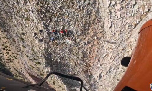 Η Πολεμική Αεροπορία το πρωί της Μεγάλης Δευτέρας έδωσε στη δημοσιότητα βίντεο που αποτυπώνει λεπτό προς λεπτό τη συγκλονιστική διάσωση του Ορειβάτη στον Άγιο Βλάση Αγρινίου.