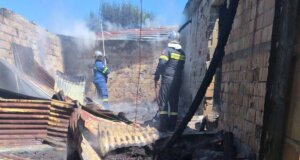 Στη Ρίζα Ναυπακτίας προκλήθηκε αναστάτωση μετά από φωτιά σε χωράφι που έκαψε μέρος αποθήκης, άμεση ήταν η επέμβαση της Πυροσβεστικής Υπηρεσίας.