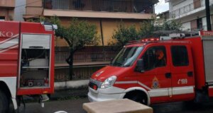 Στην περιοχή του Αγίου Κωνσταντίνου Αγρινίου σήμανε συναγερμός νωρίς το πρωί της Πέμπτης, 2 Απριλίου 2026 για φωτιά στην κουζίνα σπιτιού που οδήγησε ηλικιωμένη στο Νοσοκομείο.