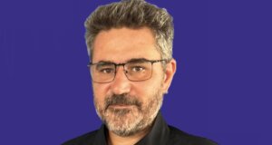 Ο Βασίλης Ρίζος δεν είναι -πλέον- ανάμεσά μας και η Θεανώ Φωτίου ενημέρωσε διαδικτυακά για την πολιτική κηδεία του μοναχογιού της τη Μεγάλη Τετάρτη.