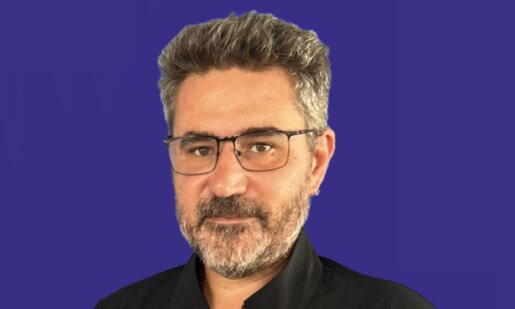 Ο Βασίλης Ρίζος δεν είναι -πλέον- ανάμεσά μας και η Θεανώ Φωτίου ενημέρωσε διαδικτυακά για την πολιτική κηδεία του μοναχογιού της τη Μεγάλη Τετάρτη.