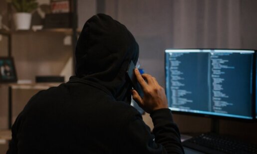 Η ΕΛ.ΑΣ. έκανε γνωστό πως ενήλικας και ανήλικος στο Αγρίνιο παρίσταναν τους Λογιστές και εξαπατούσαν τους πολίτες, 69.130 ευρώ υπολογίζεται η λεία τους.