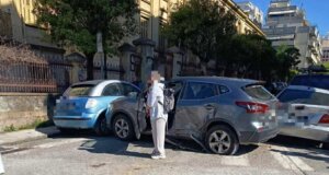 Από τροχαίο σε τροχαίο το Αγρίνιο, αυτή τη φορά το πρωί του Σαββάτου (25/04) οχήματα συγκρούστηκαν στη συμβολή των Οδών Μακρή και Τάσου Παπαστράτου.