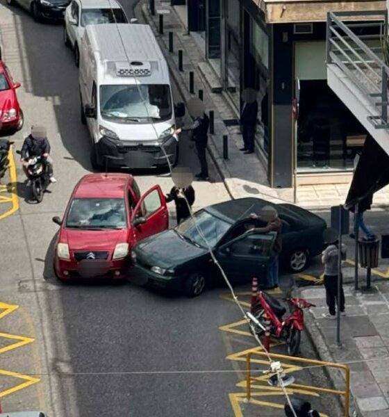 Στο Αγρίνιο το πρωί της Πέμπτης (23/04) ένα νέο τροχαίο σημειώθηκε στη διασταύρωση των Οδών Σουλίου και Δημοτσελίου, ευτυχώς, μόνο υλικών ζημιών.