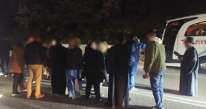Στην Κλεισούρα Ι.Π. Μεσολογγίου τις βραδινές ώρες της Τρίτης (21/04) ένα όχημα παρέσυρε μια γυναίκα η οποία μεταφέρθηκε με Ε.Κ.Α.Β. στο Νοσοκομείο Αγρινίου.
