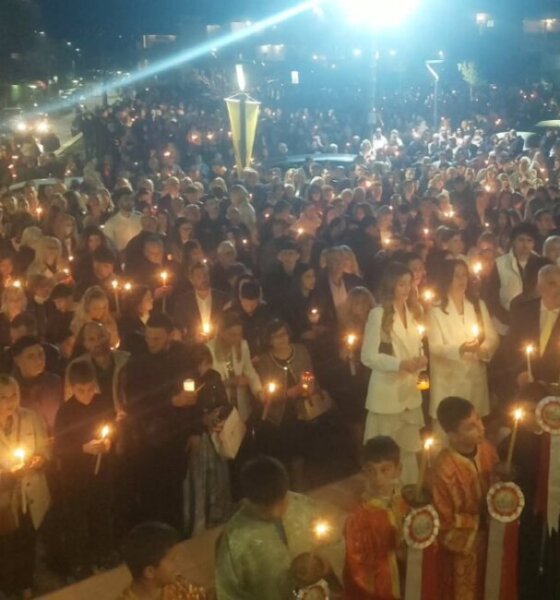 Ο Ιερός Ναός Αγίας Βαρβάρας Αγρινίου άνοιξε από νωρίς το βράδυ του Μεγάλου Σαββάτου (11/04) - Πλήθος πιστών παρέλαβε το Άγιο Φως και έψαλε το «Χριστός Ανέστη»!