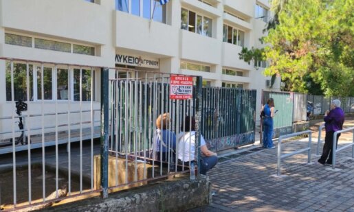 Άρχισαν οι Πανελλαδικές Εξετάσεις 2026 και υποψήφιοι όλων των κατευθύνσεων μίλησαν στο AgrinioTimesTV για τα θέματα σε Νεοελληνική Γλώσσα και Λογοτεχνία.