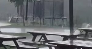 Στο Αγρίνιο το απόγευμα της Δευτέρας, 25 Μαΐου 2026 αναστάτωση προκάλεσε ο εκκωφαντικός ήχος κεραυνού πριν την καταρρακτώδη βροχή.