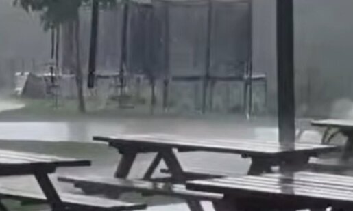 Στο Αγρίνιο το απόγευμα της Δευτέρας, 25 Μαΐου 2026 αναστάτωση προκάλεσε ο εκκωφαντικός ήχος κεραυνού πριν την καταρρακτώδη βροχή.