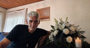 Ο Αριστείδης Πελεκάνος του Γεώργιου άφησε την τελευταία του πνοή και στο Κάτω Ζευγαράκι Μακρυνείας συγγενείς και φίλοι θα πουν το τελευταίο «αντίο» στον 61χρονο πατέρα και παππού.