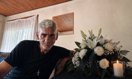 Ο Αριστείδης Πελεκάνος του Γεώργιου άφησε την τελευταία του πνοή και στο Κάτω Ζευγαράκι Μακρυνείας συγγενείς και φίλοι θα πουν το τελευταίο «αντίο» στον 61χρονο πατέρα και παππού.