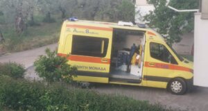 Στο Μεσολόγγι και συγκεκριμένα την Ε.Ο. Νεοχωρίου - Λούρου το πρωί της 7ης Μαΐου ένας μεσήλικας εντοπίστηκε νεκρός από συγγενικό του πρόσωπο και εξετάζονται όλα τα ενδεχόμενα.