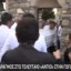 Η Γωγώ Μαστροκώστα αναπαύεται εδώ και ώρες στη Γη της Αιτωλοακαρνανίας - Η στιγμή που η σορός της έφτασε στο ξωκλήσι του Αγίου Γεωργίου Ευηνοχωρίου.