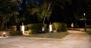 Στο Πάρκο Αγρινίου κατά τις βραδινές ώρες της Τετάρτης (20/05) ένας άνδρας φέρεται να προκάλεσε φθορές σε δύο φωτιστικά δαπέδου, αντιστάθηκε την ώρα της σύλληψης.